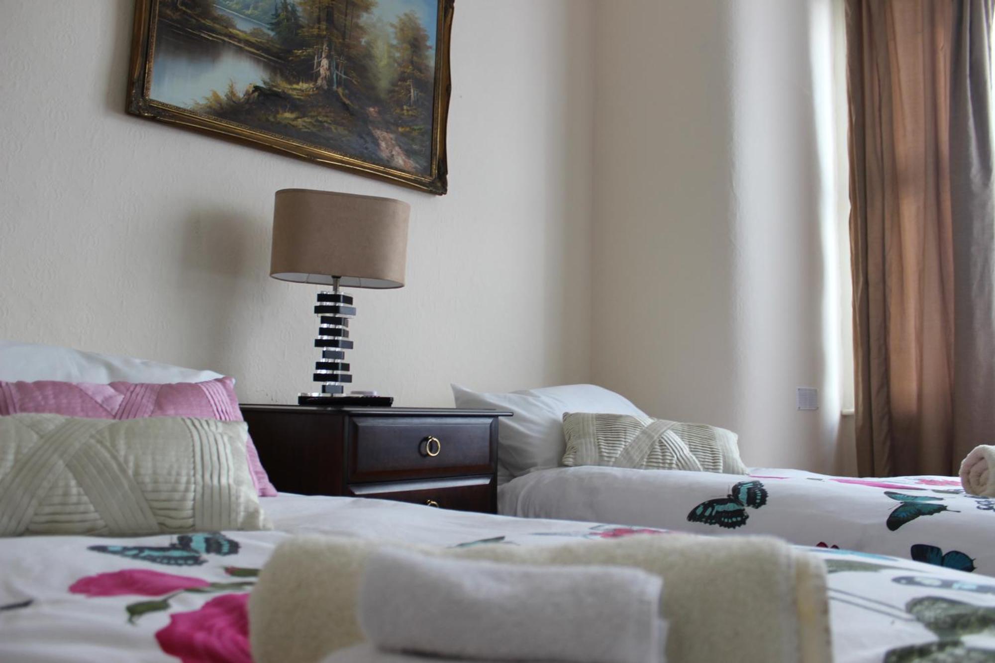 Mother-In-Law Guest House Hotel Leeds Leeds  Kültér fotó