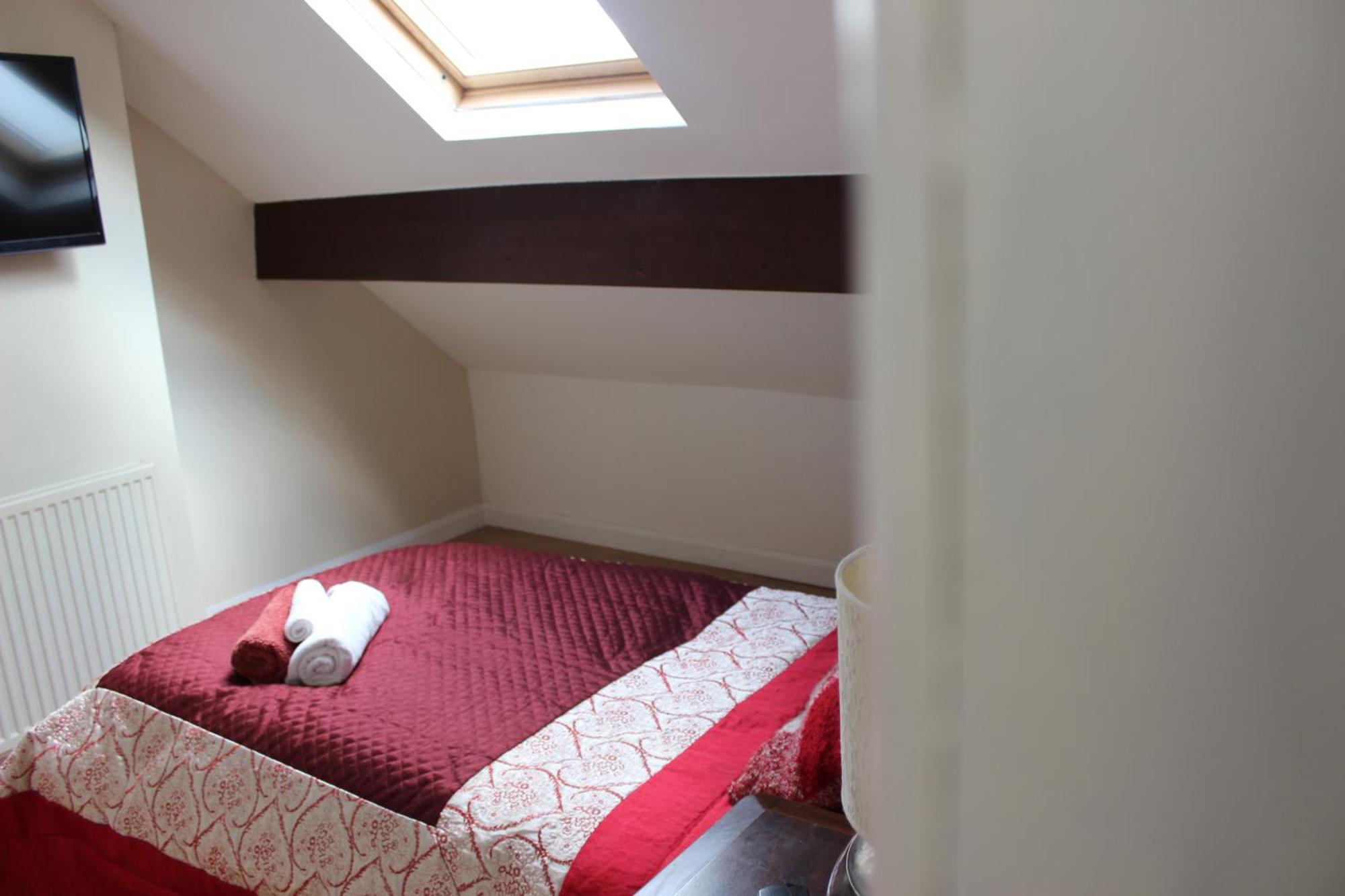 Mother-In-Law Guest House Hotel Leeds Leeds  Kültér fotó